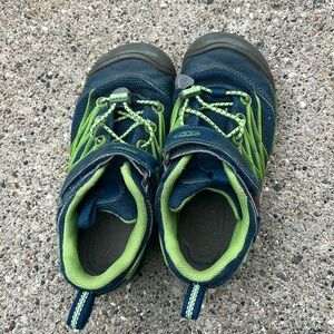 Keen boys watershoes